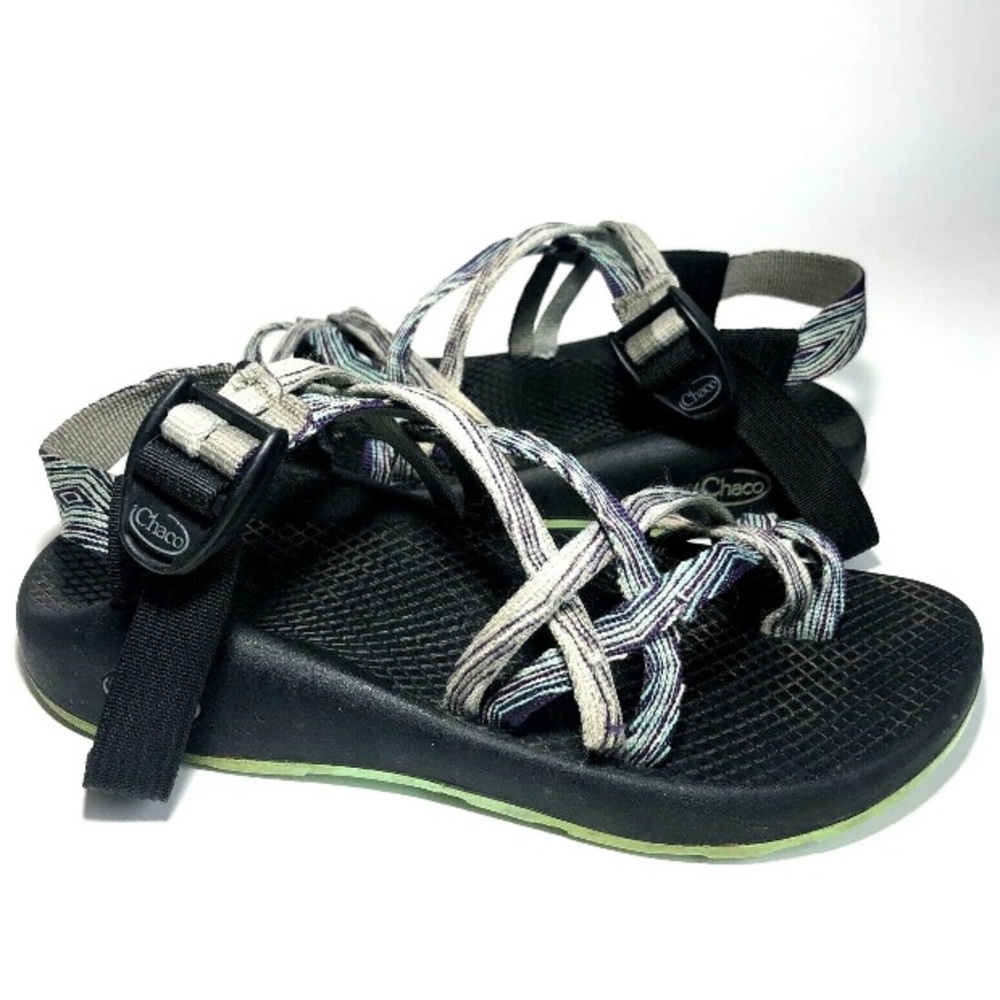 Chaco Womens 7 purple sandals toe loop
